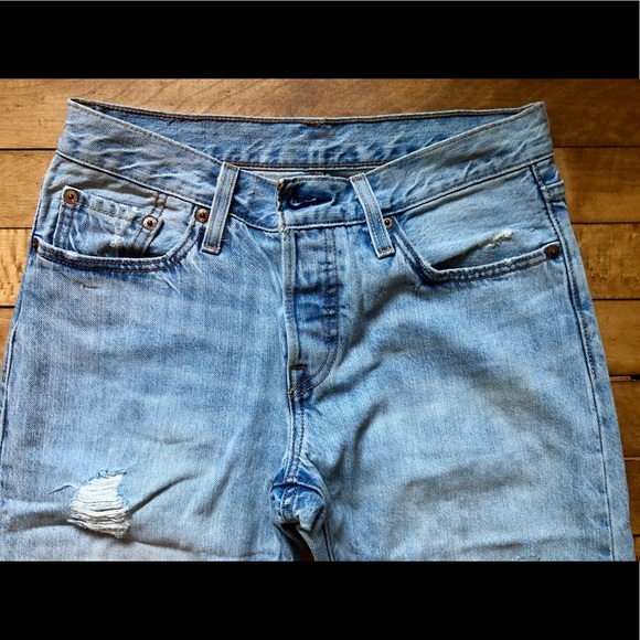 Levi’s 501 Light Blue Denim Boyfriend Style Jeans - Picture 3 of 4